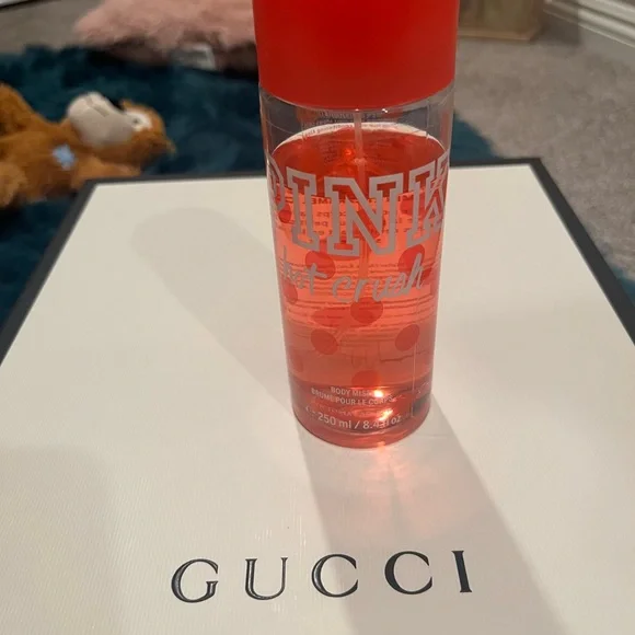 Hot crush! VS/pink, body mist, totally crash, worthy jasmine & warm caramel! 🔥
